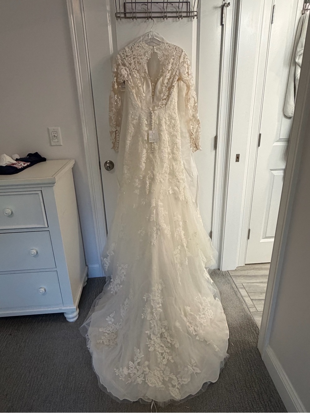 Stella York Ivory Lace Wedding Dress (6764CR) - Picture 8 of 12